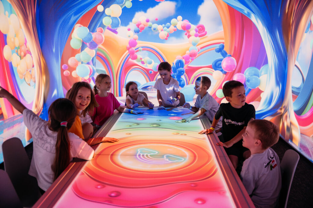 Projection on table, dinner shows – Magic Innovations